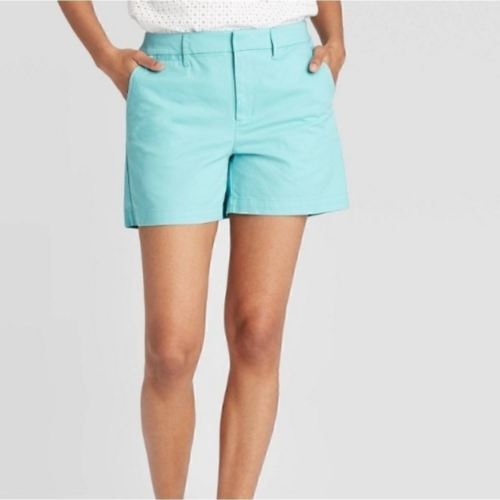 ‎Women's 5" Clean Chino Shorts - 4